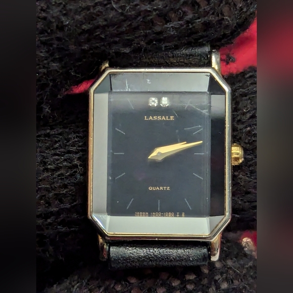 Womens LaSalle gold toned case band still have its original. Working like new - Picture 3 of 9